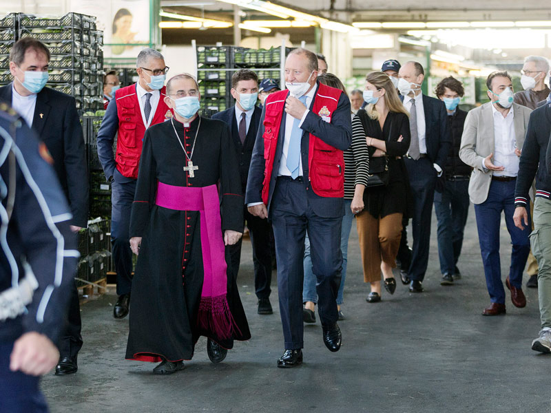 Mons. Delpini in una precedente visita al Mercato agroalimentare