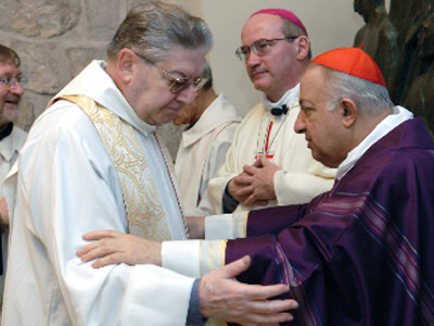 Monsignor Giancarlo Boretti con il cardinale Dionigi Tettamanzi
