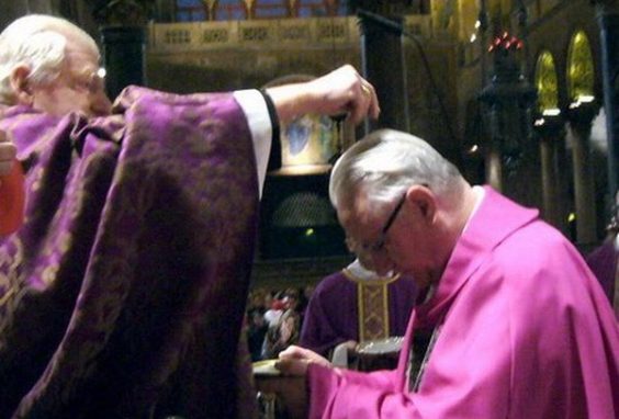 In Duomo l’Arcivescovo impone le ceneri