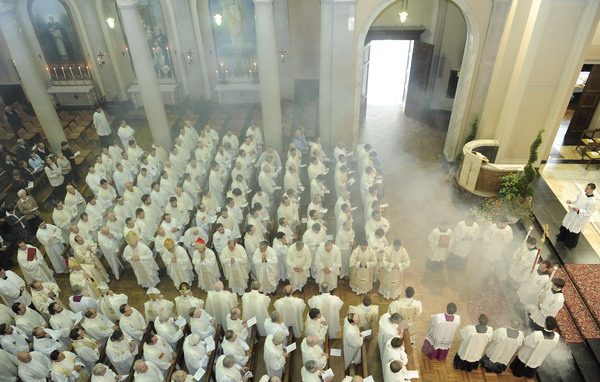 Festa dei Fiori a Venegono <br>con i futuri preti e i vescovi