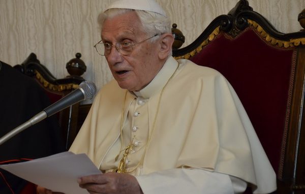 Il Papa alle autorità: <br>«Insieme a servizio del bene comune»