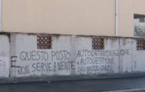 Scritte contro il Cav ambrosiano