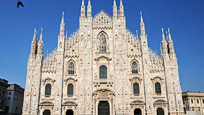 Stiamo trasmettendo in diretta dal Duomo di Milano la Messa domenicale