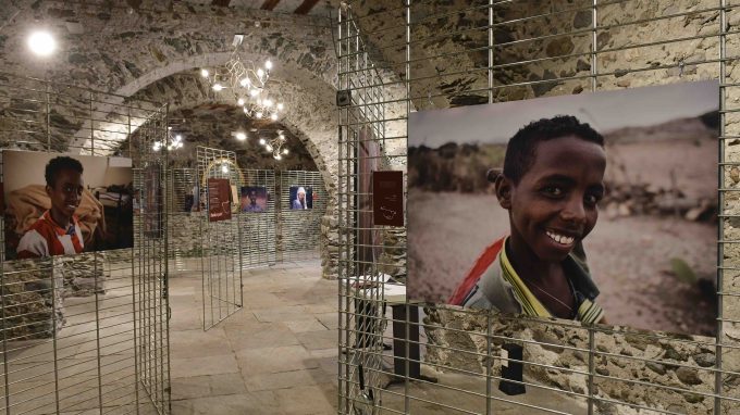 A Barzanò una mostra per celebrare la forza del sorriso