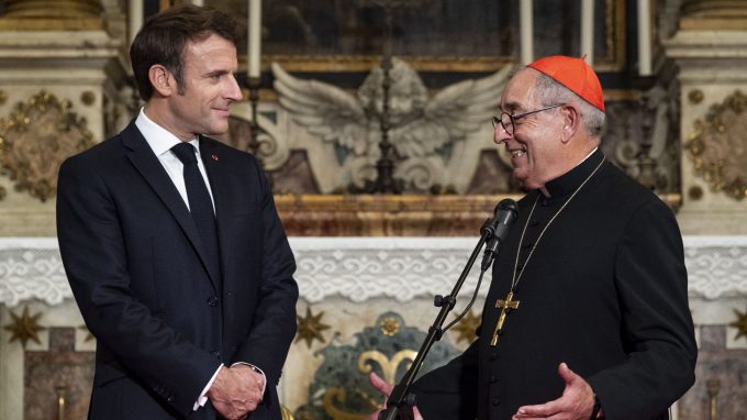 Scaglione: «Significativo che Macron abbia proposto al Papa di parlare con Putin»