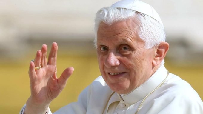 «Una preghiera per Benedetto XVI»