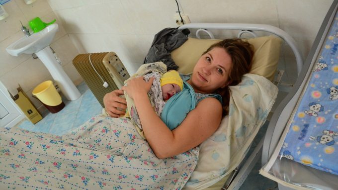 Mamma e neonato abbandonati: se ne parla in un convegno a Milano