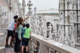 Bambini e adulti in Cattedrale