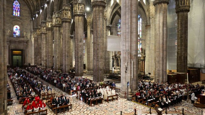 MILANO – Messa pontificale nella solennità della dedicazione.