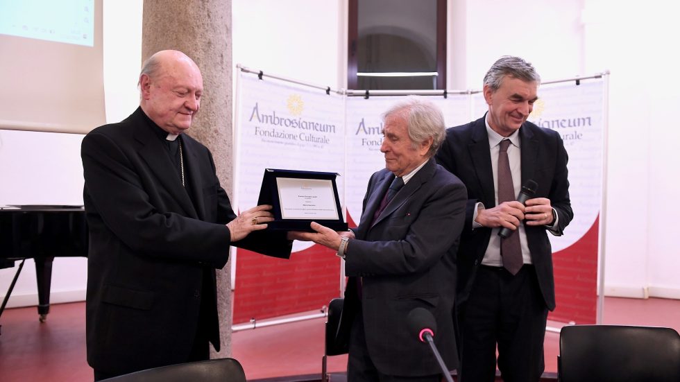 Il cardinale Ravasi premia Marco Garzonio