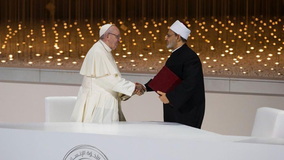 Papa Francesco e il Grande Imam di Al - Azhar Al-Tayyeb ad Abu Dhabi il 4 febbraio 2019 (foto Vatican News) 