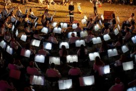 «Candle Concert Band»: a Rho concerto a lume di candela