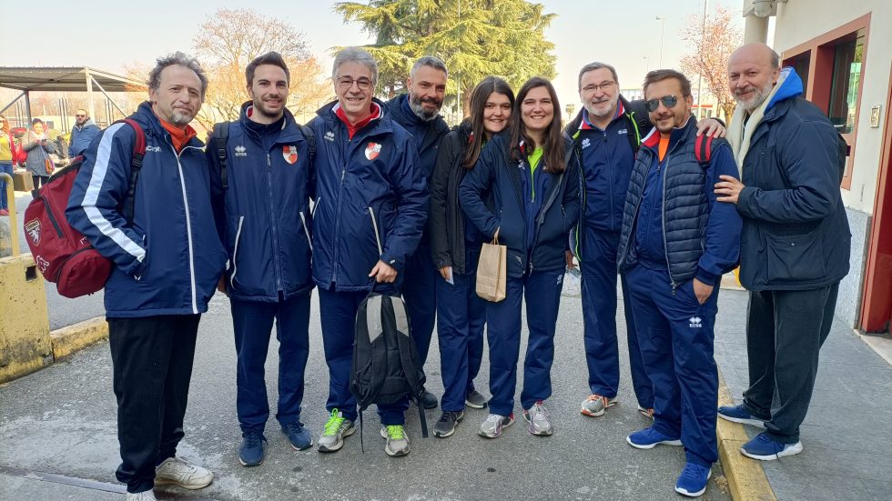 Alessandro Raimondi (terzo da destra) con tutto gli istruttori sportivi del carcere di Monza