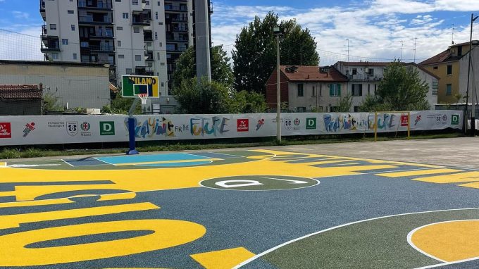 Quarto Oggiaro: inaugurazione del campo di basket dell’oratorio Pio XI ristrutturato con materiali di riciclo