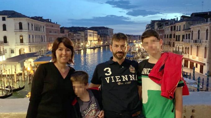 PADERNO DUGNANO – A 17 anni stermina la famiglia, padre, madre e fratellino. Le immagini da Facebook