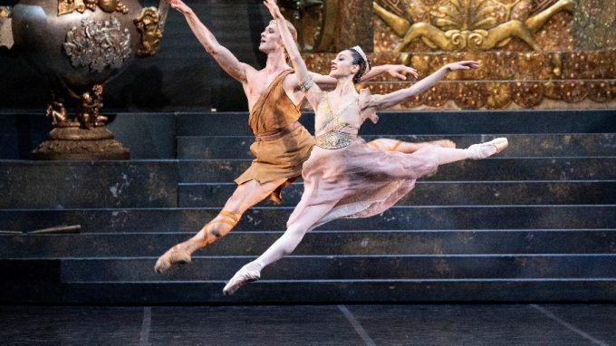 La gioia di danzare: in Duomo l'étoile Manni e il primo ballerino Andrijashenko inaugurano la nuova stagione