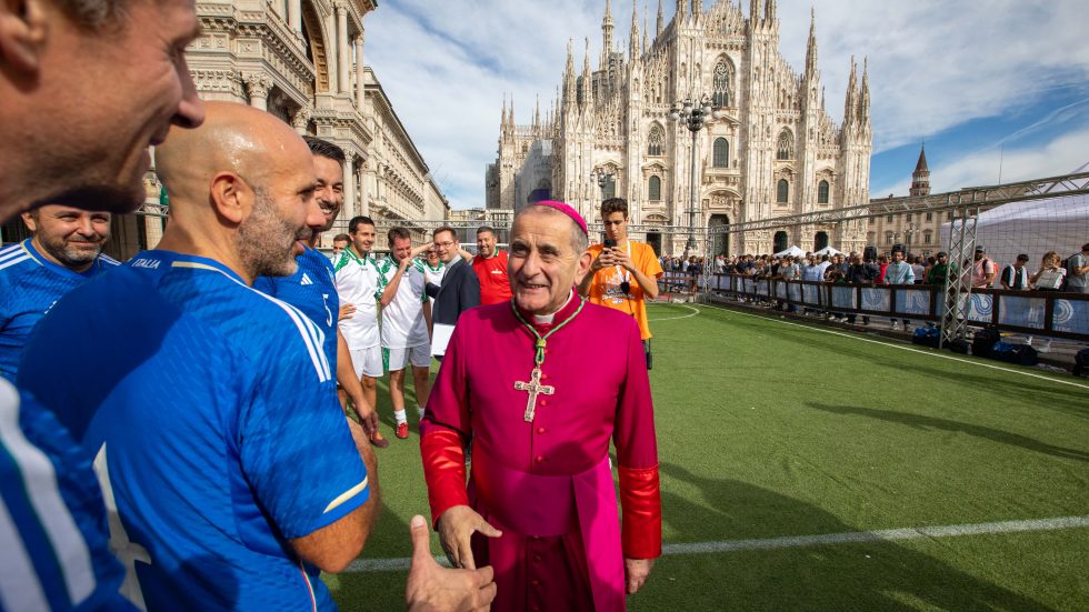 L'Arcivescovo al Csi Day in piazza Duomo lo scorso 14 settembre (foto Agenzia Fotogramma)