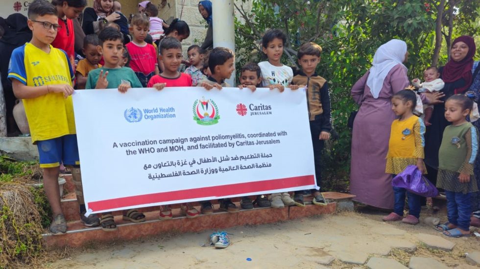 Bambini vaccinati da Caritas Gerusalemme a Gaza