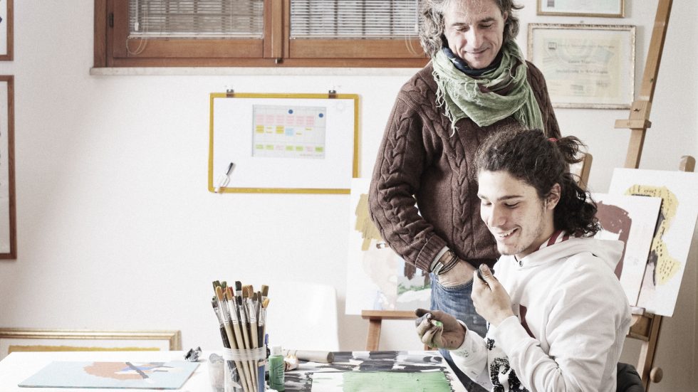 Il tempo insieme di un padre con il figlio autistico (foto Lorenzo Pesce/
Contrasto)