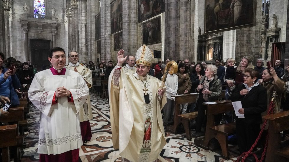 L'Arcivescovo all'inizio della celebrazione (foto Agenzia Fotogramma)