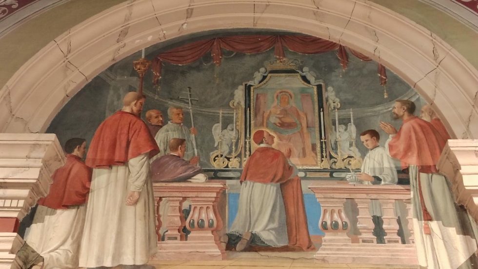 L'affresco sulla volta dell’altare della Madonna del Latte che ricorda la visita di San Carlo