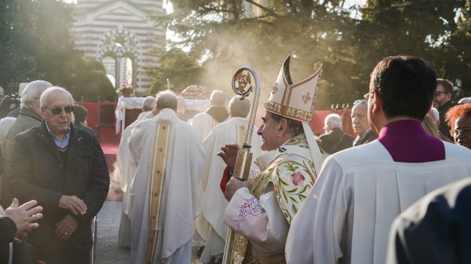 In preghiera per i defunti