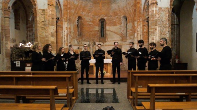 Concerto di canti polifonici di Natale nella suggestiva cornice della “Chiesa Rossa”