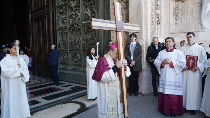 Delpini apre l’Anno Santo in Diocesi: «Sia occasione di pace»