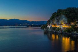 Presepi di porcellana e luci di Natale all'Eremo di Santa Caterina al Sasso