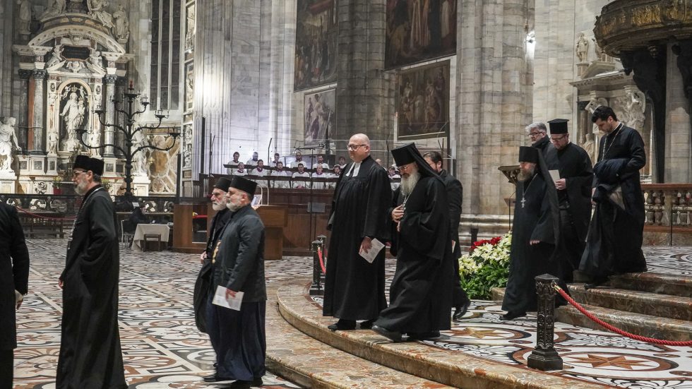 I rappresentanti delle Chiese cristiane di Milano in Duomo per la Messa dell'1 gennaio (Agenzia Fotogramma) 