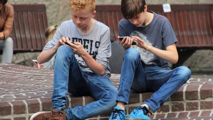 Smartphone e minori, l’unione fa la forza