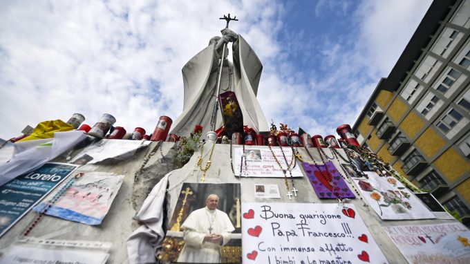 Papa Francesco ricovero